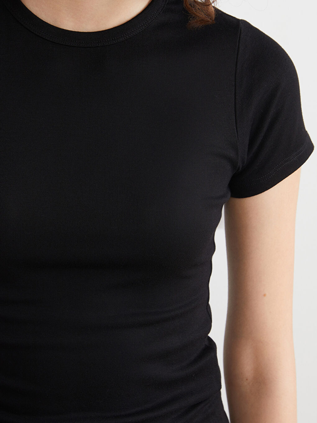 Siyah Bisiklet Yaka Kadın Tişört-2