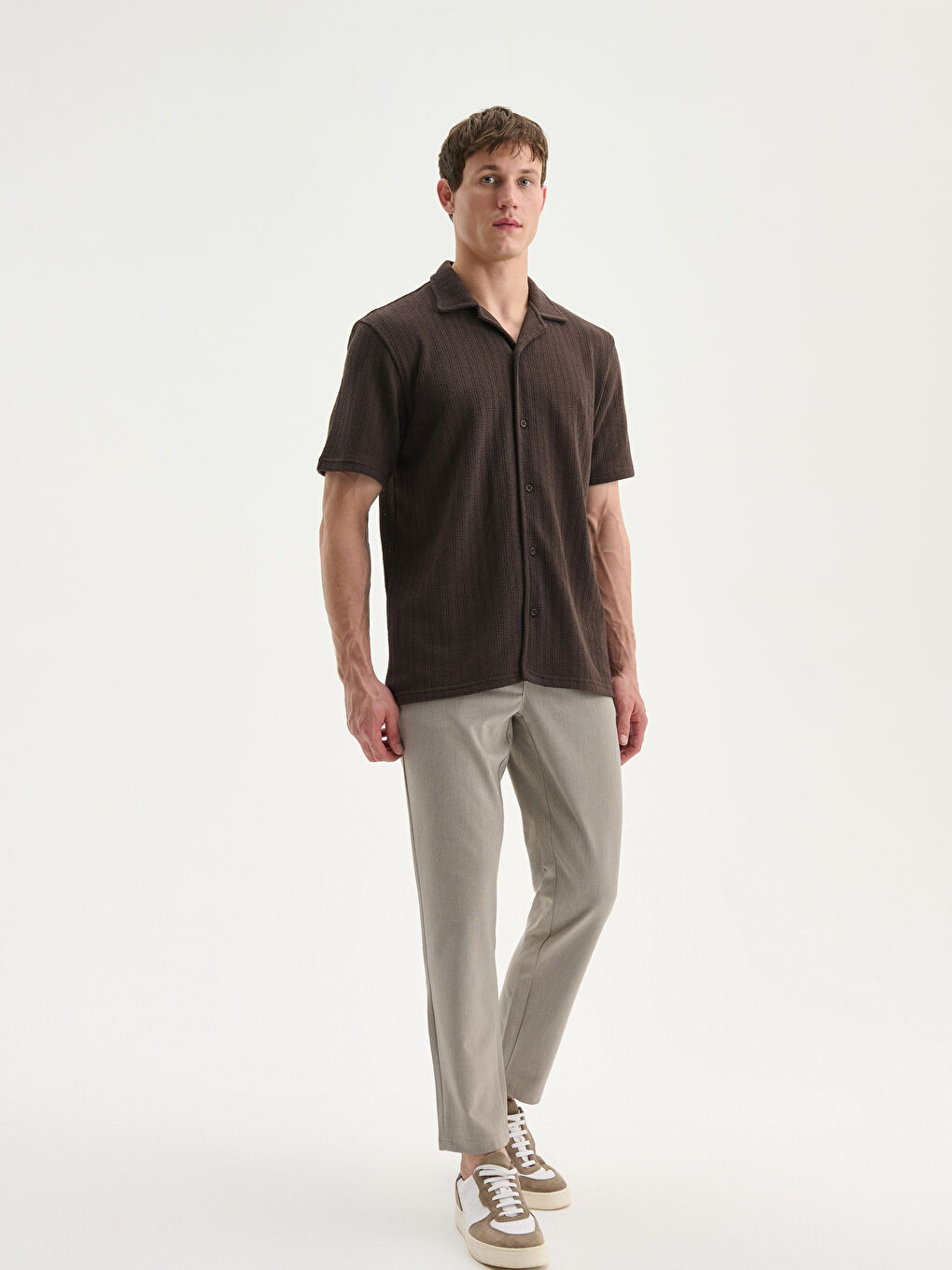 Kahverengi Regular Fit Resort Yaka Kısa Kollu Erkek Gömlek-1