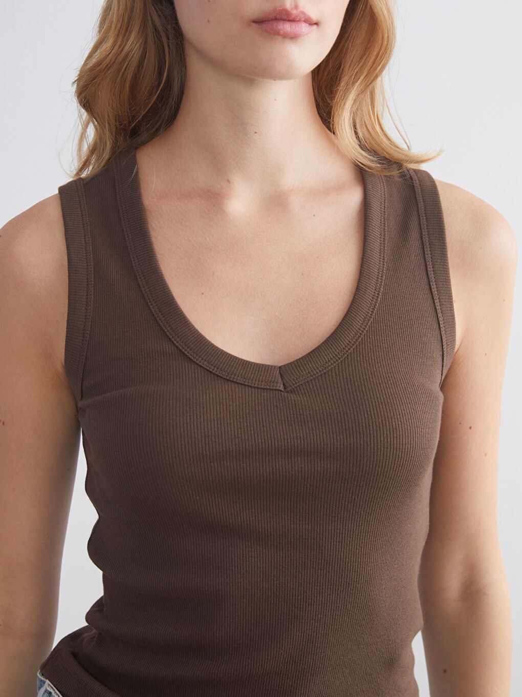 Kahverengi V Yaka Fitilli Kadın Atlet-2