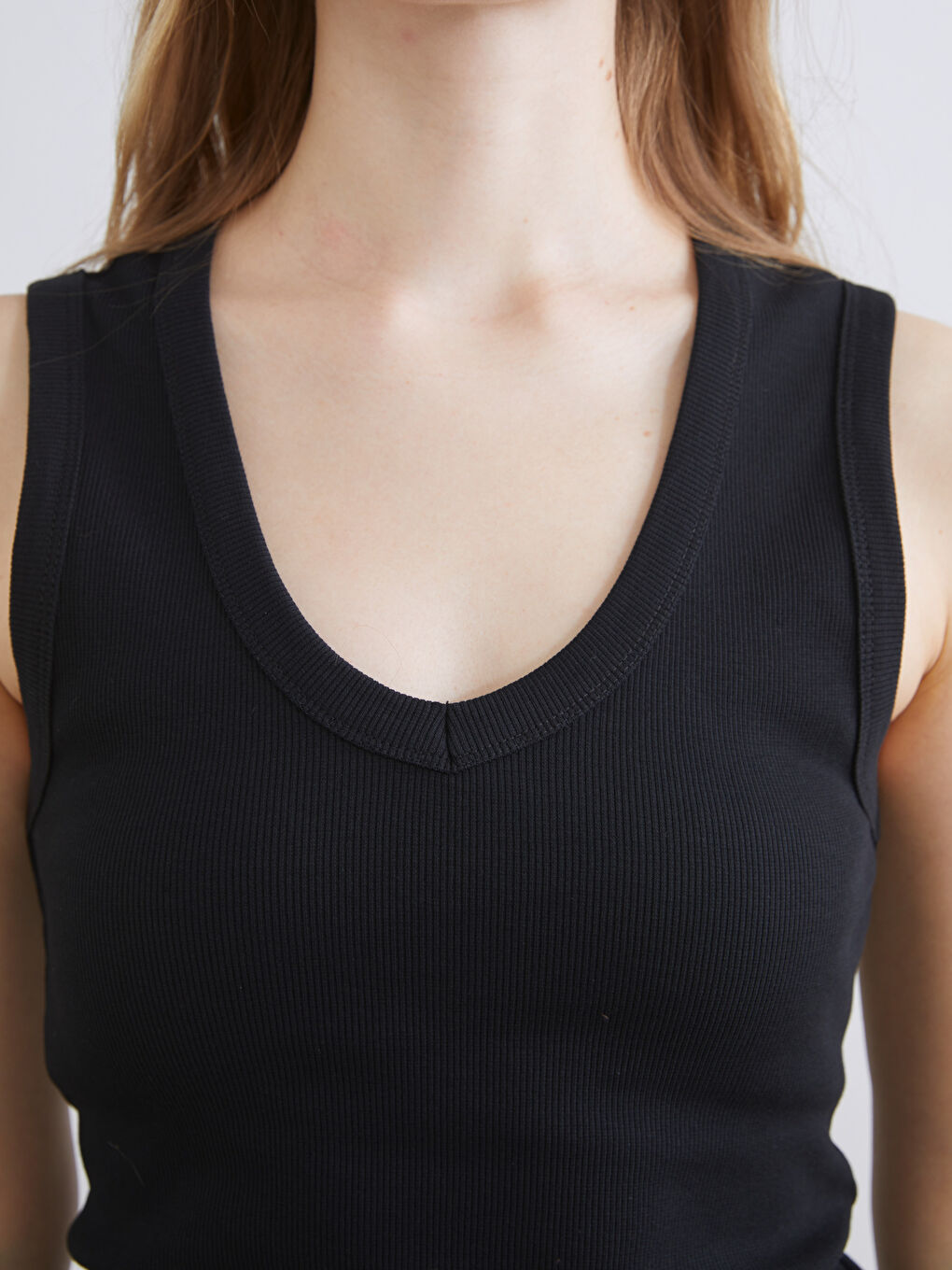 Siyah V Yaka Fitilli Kadın Atlet-2