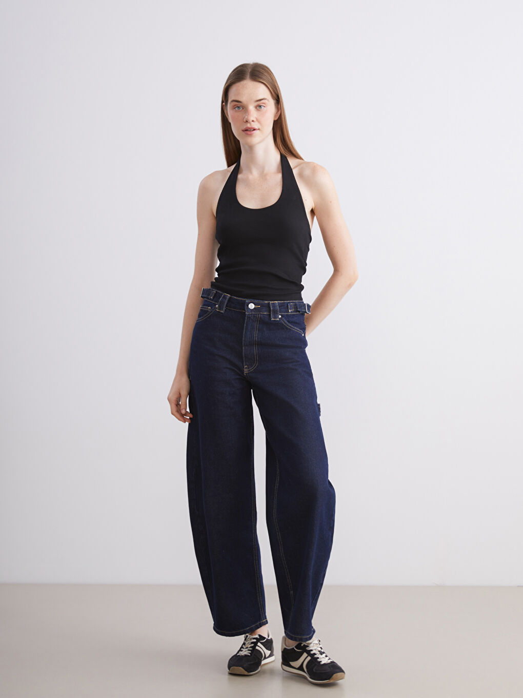 Siyah Halter Yaka Fitilli Kadın Atlet-1