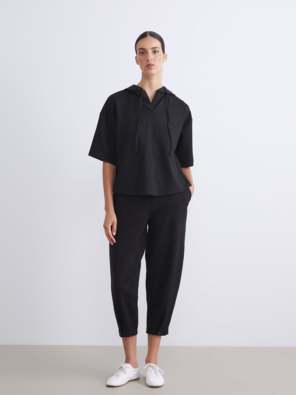 Siyah Düz Kısa Kollu Kadın Hoodie-3