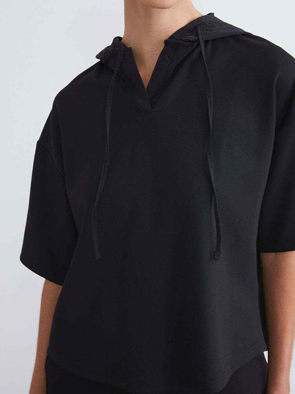 Siyah Düz Kısa Kollu Kadın Hoodie-5