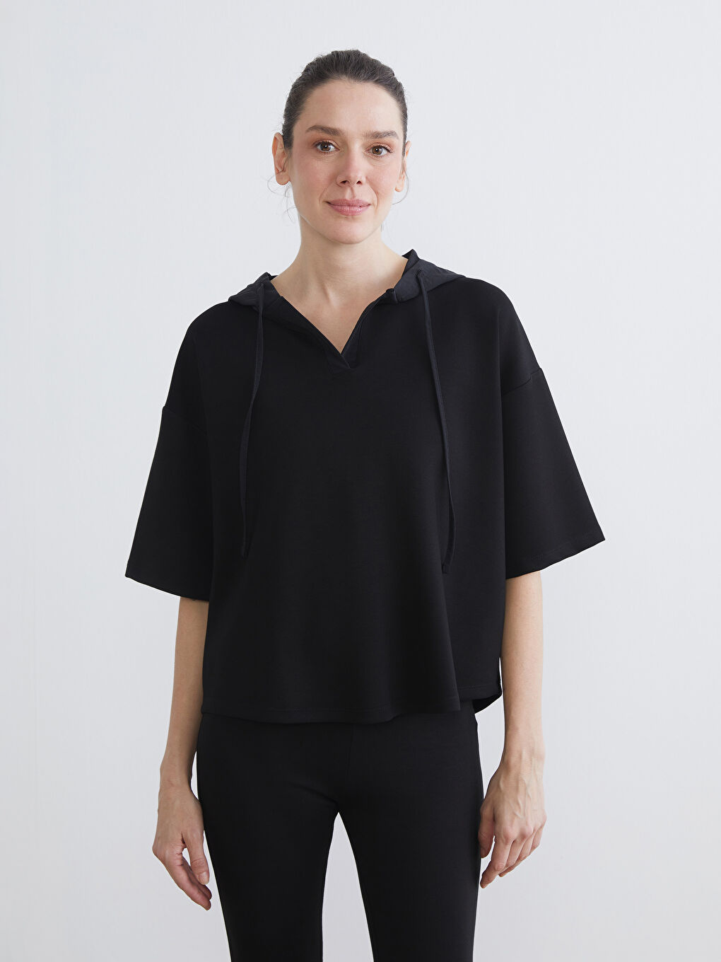 Siyah Düz Kısa Kollu Kadın Hoodie-1