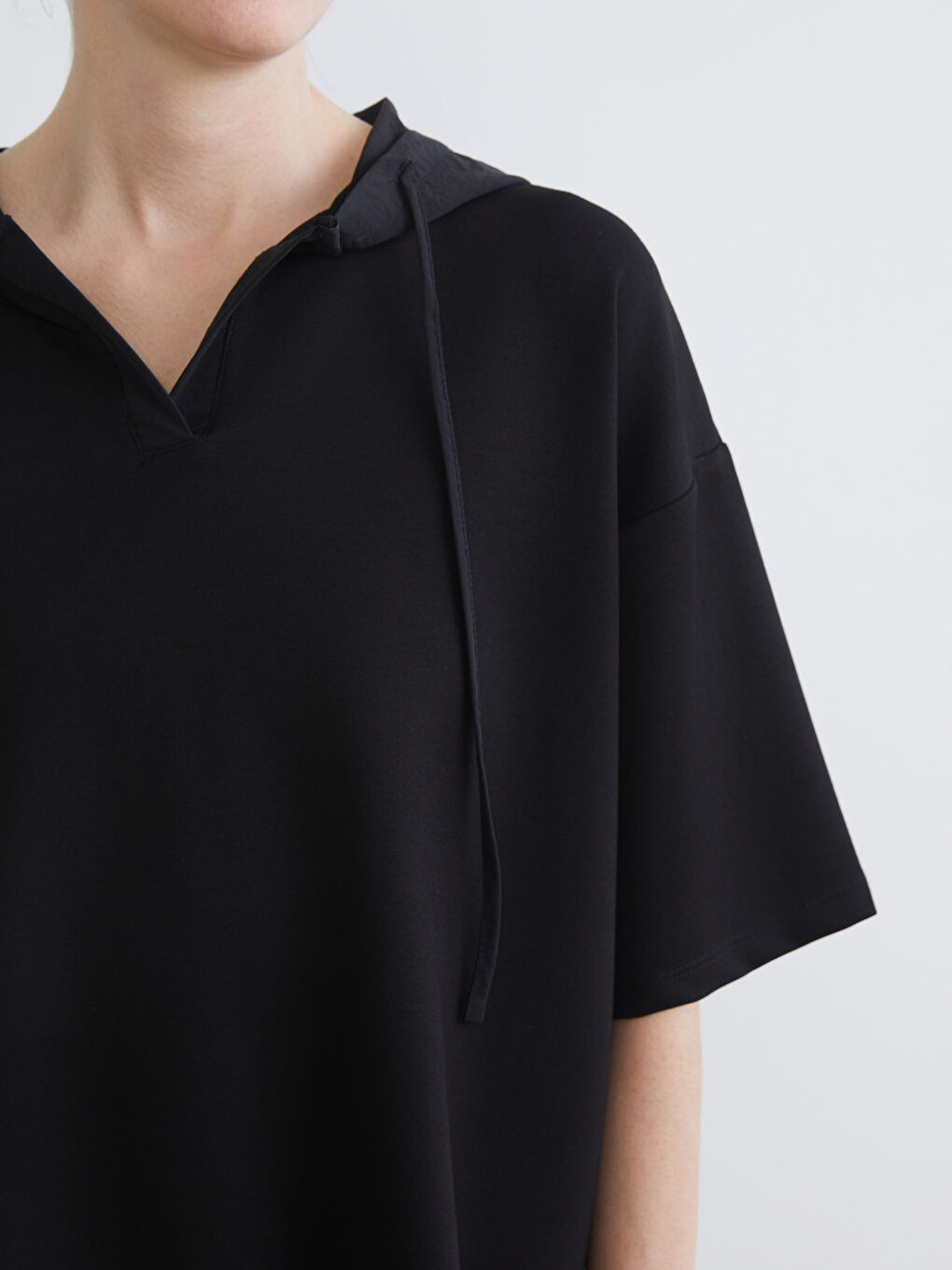 Siyah Düz Kısa Kollu Kadın Hoodie-4