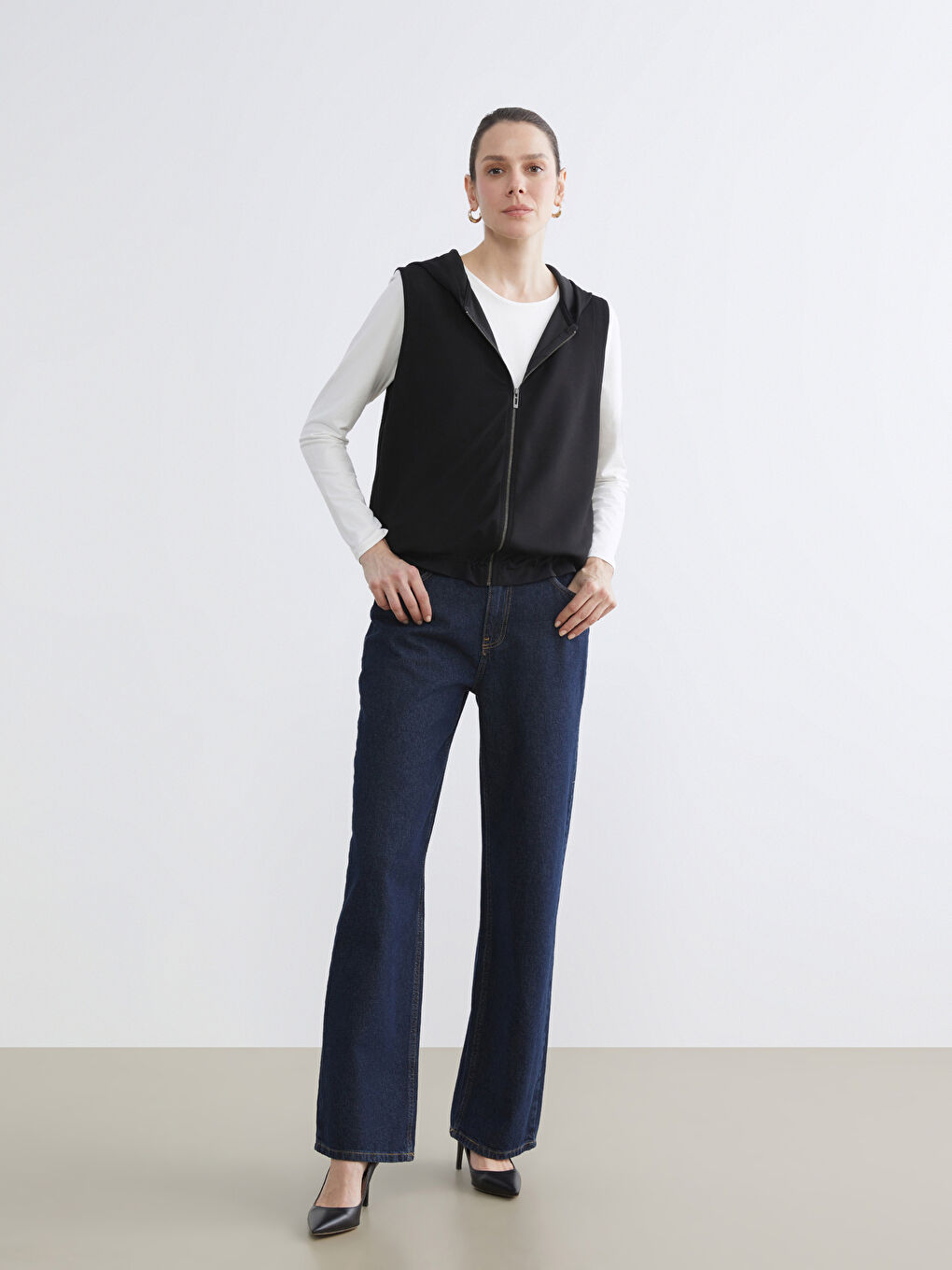 Siyah Kapüşonlu Kadın Yelek-4