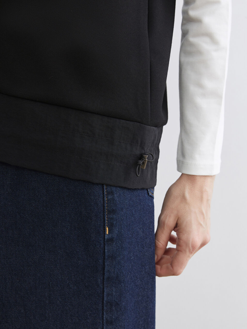 Siyah Kapüşonlu Kadın Yelek-6