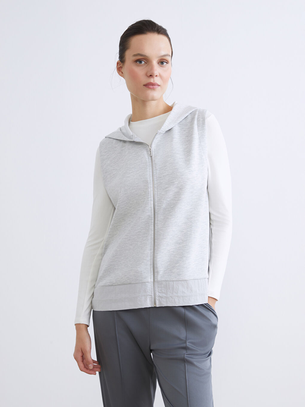 Gri Kapüşonlu Kadın Yelek-1
