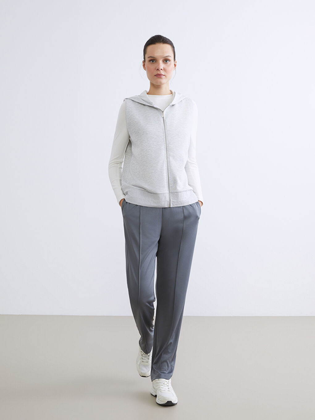 Gri Kapüşonlu Kadın Yelek-3
