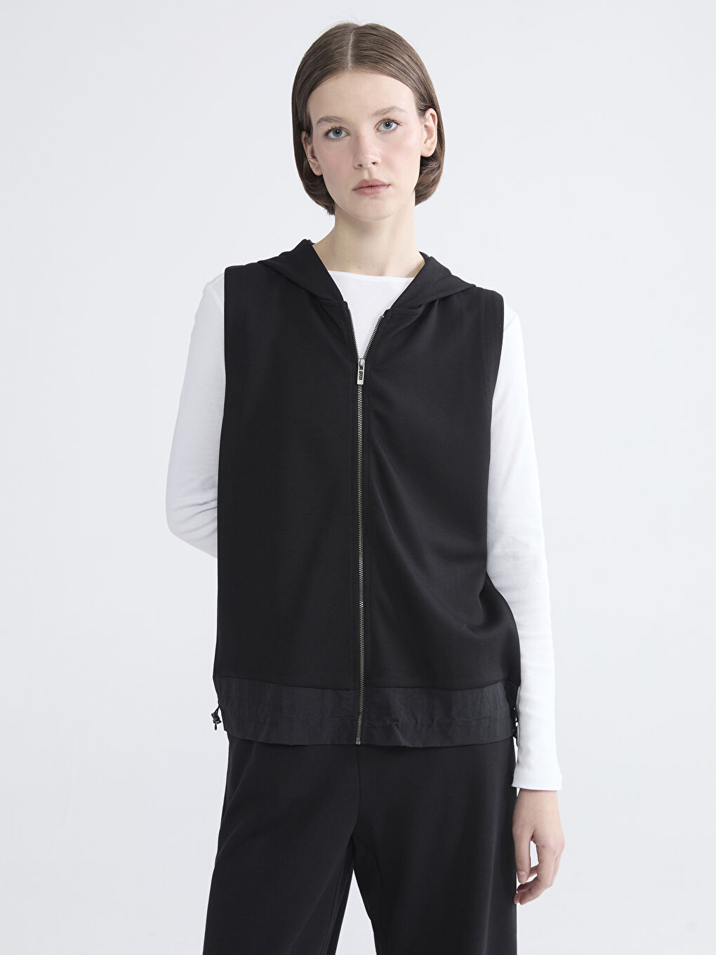 Siyah Kapüşonlu Kadın Yelek-1