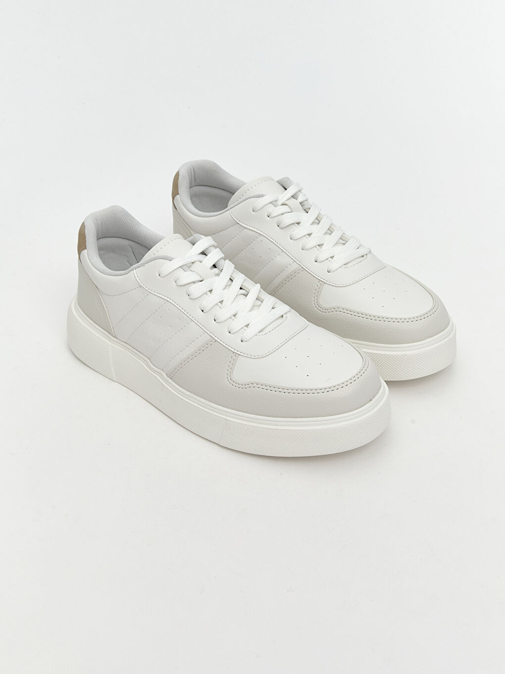 Beyaz Bağcıklı Erkek Spor Ayakkabı