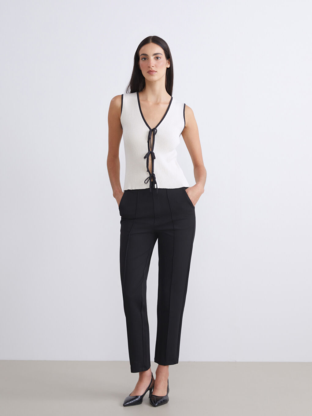 Ekru V Yaka Kadın Triko Yelek-1