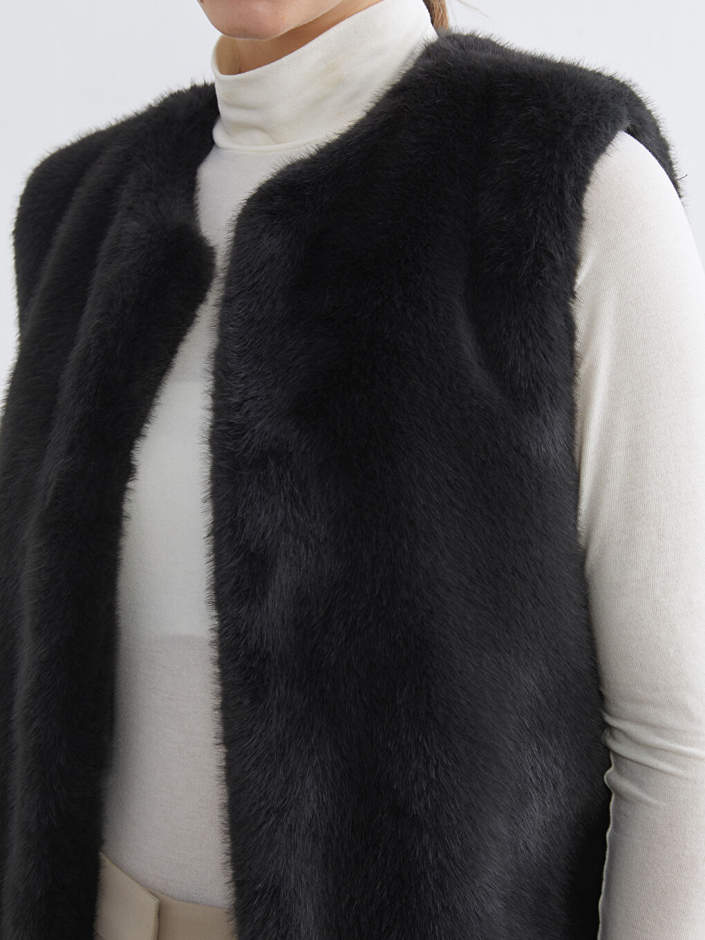 Siyah Bisiklet Yaka Kadın Kürk Yelek-2