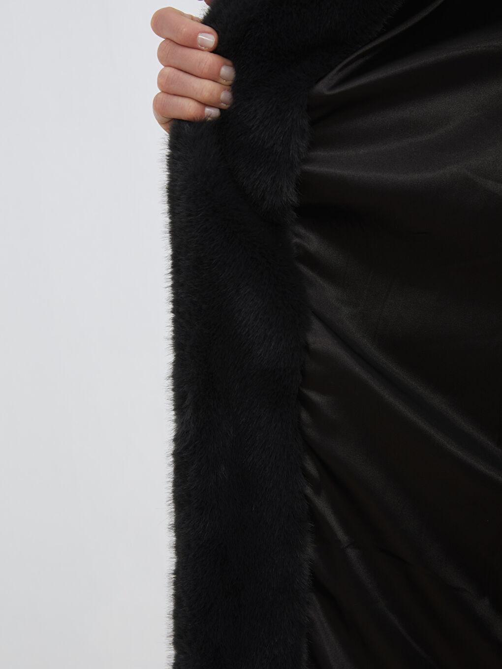 Siyah Bisiklet Yaka Kadın Kürk Yelek-3