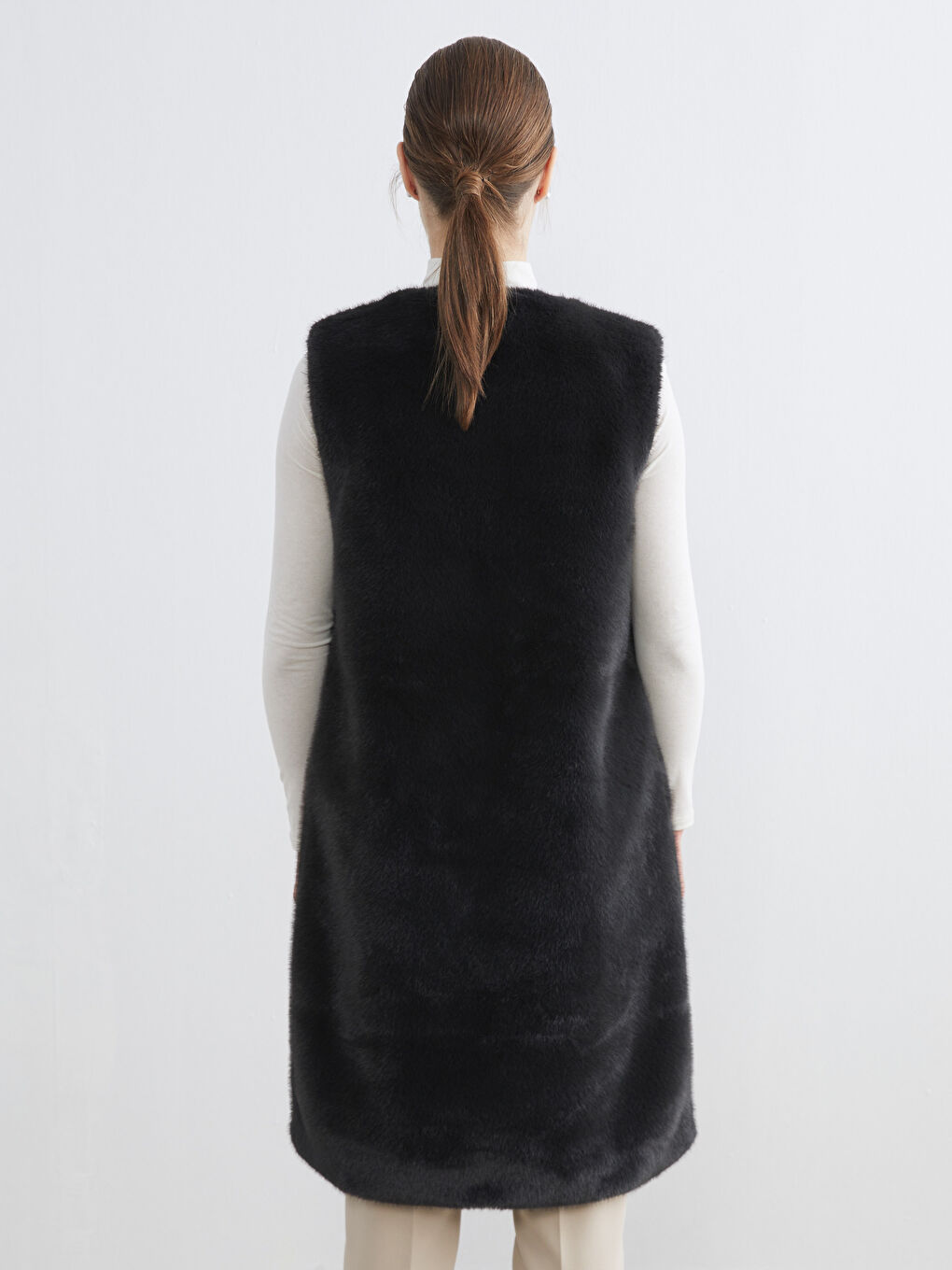 Siyah Bisiklet Yaka Kadın Kürk Yelek-4