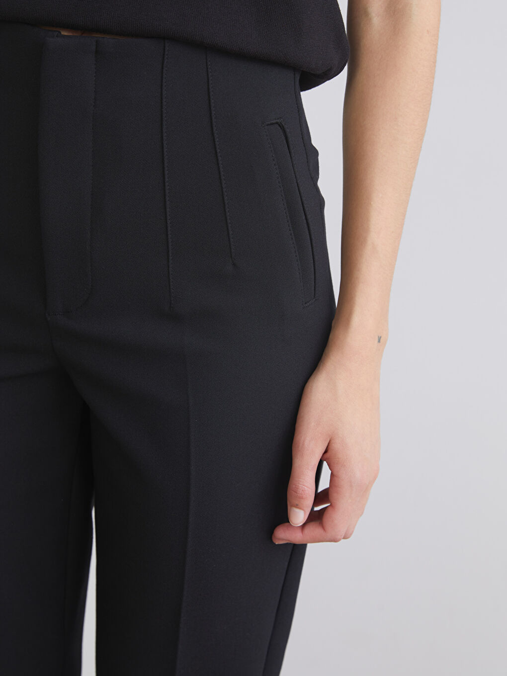 Siyah Havuç Kesim Kadın Pantolon-2