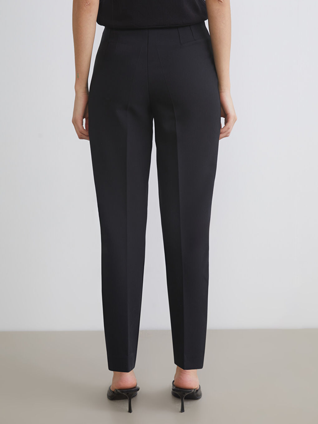 Siyah Havuç Kesim Kadın Pantolon-3