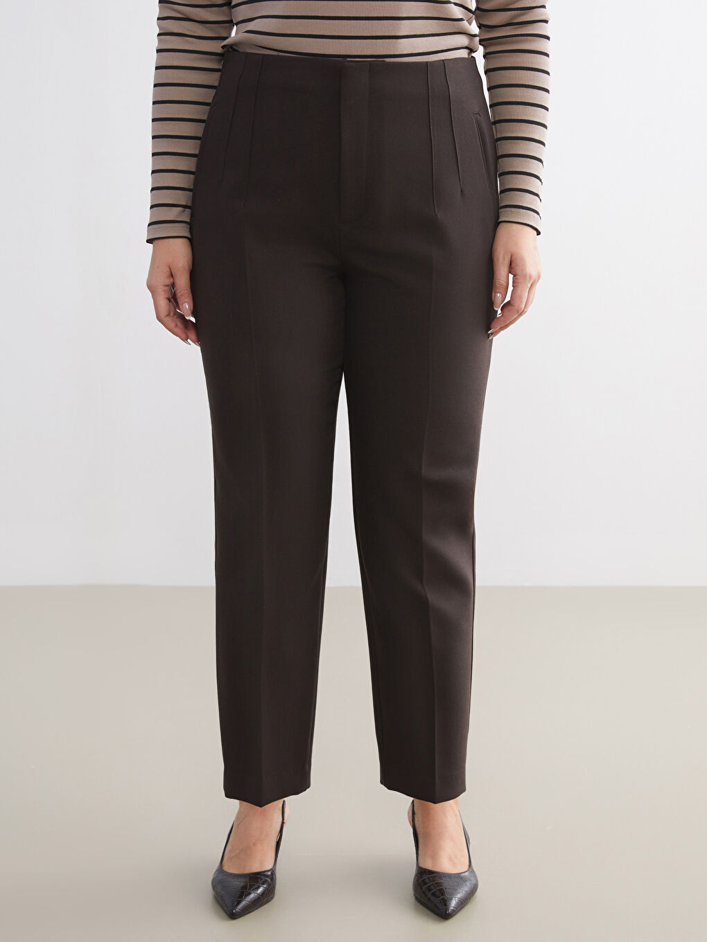 Kahverengi Havuç Kesim Kadın Pantolon-5