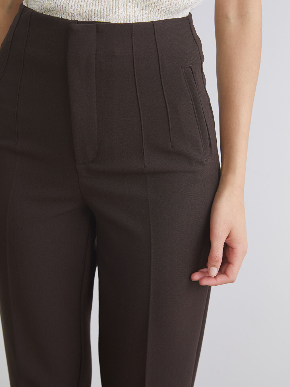 Kahverengi Havuç Kesim Kadın Pantolon-3