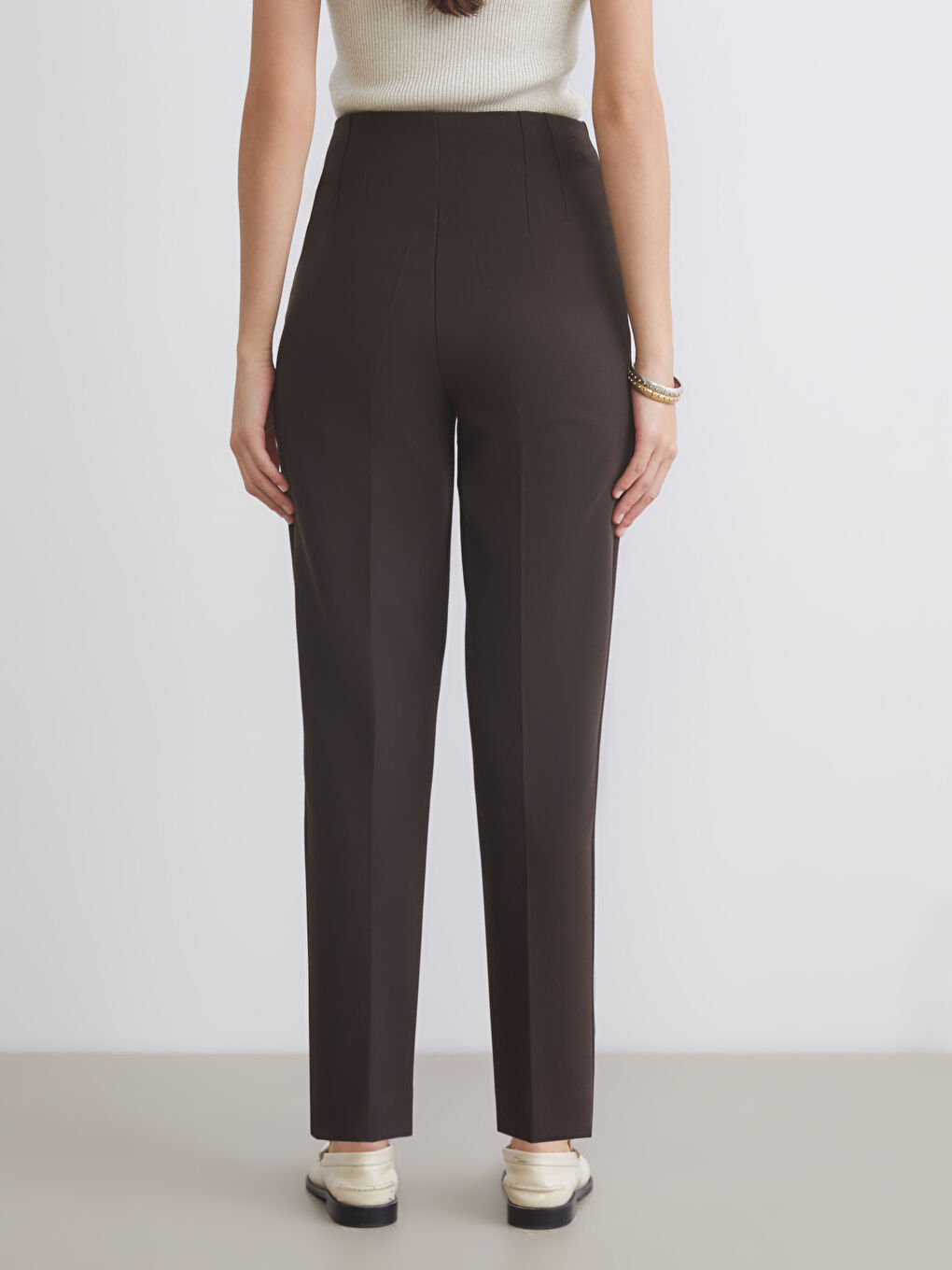 Kahverengi Havuç Kesim Kadın Pantolon-4