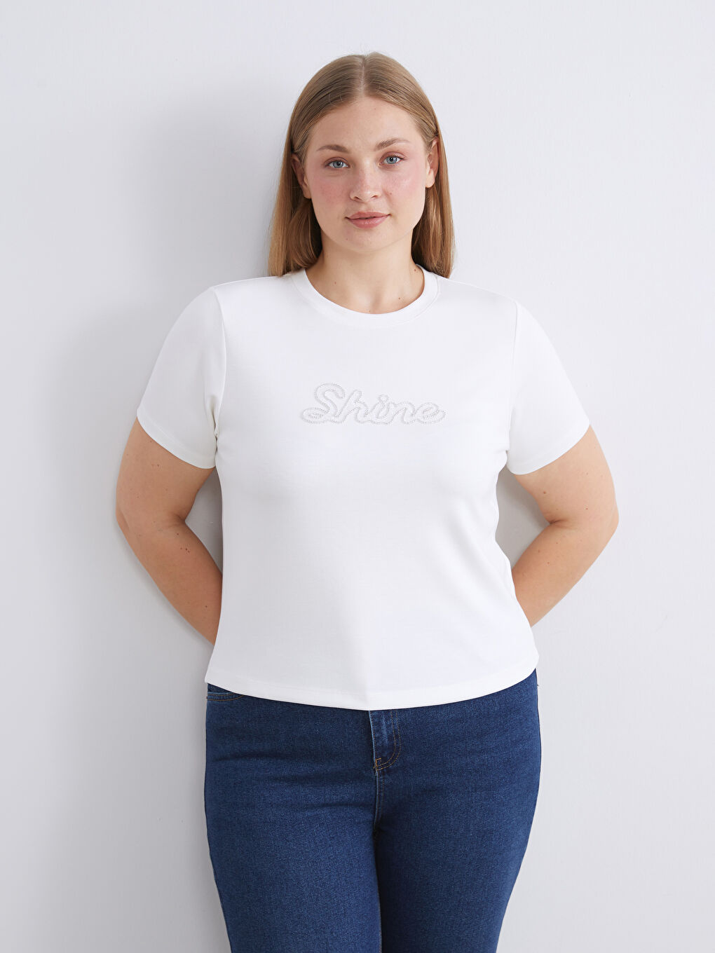 Ekru Bisiklet Yaka Taşlı Kadın Tişört-2