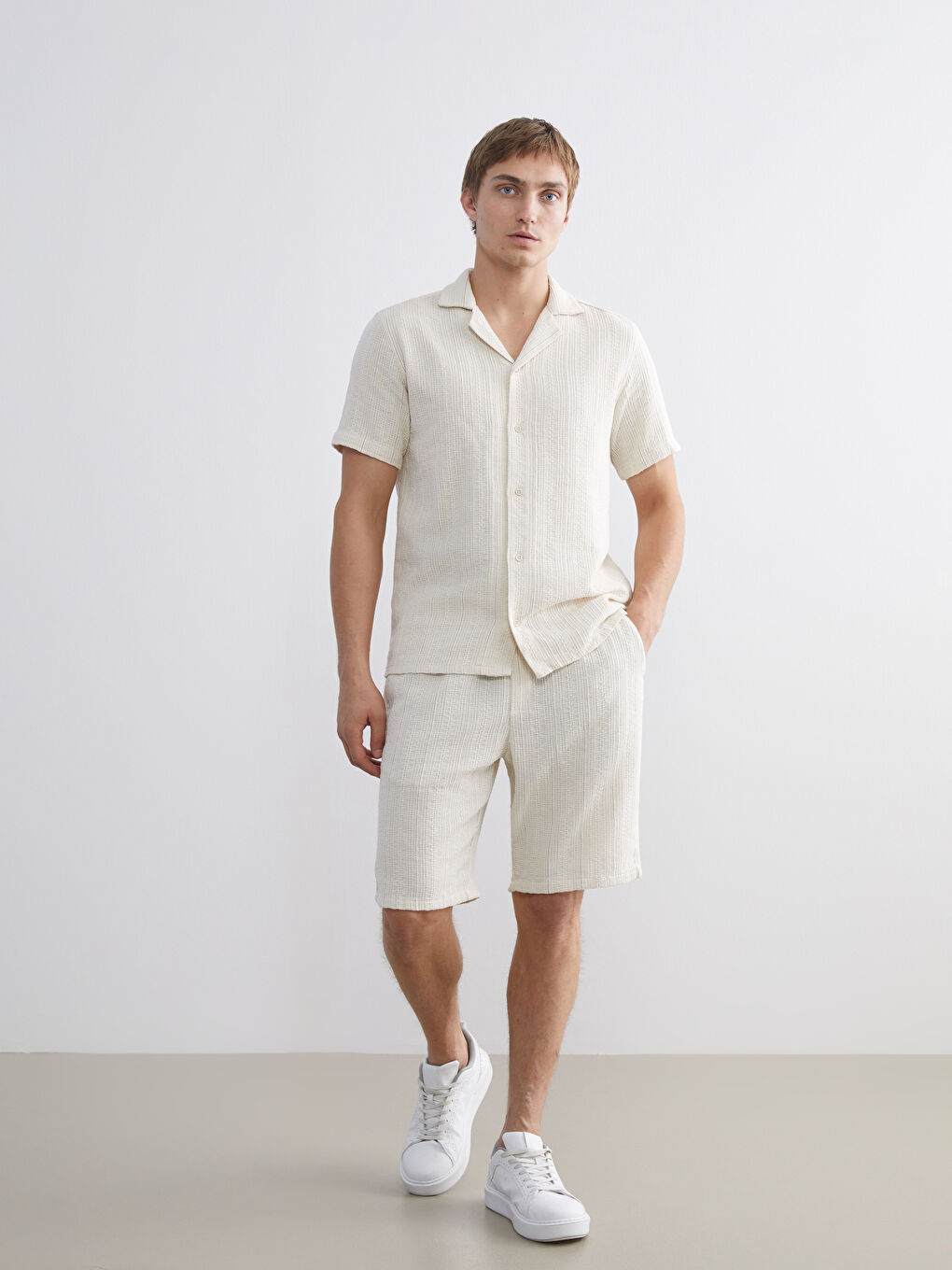 Ekru Regular Fit Resort Yaka Kısa Kollu Erkek Gömlek-2