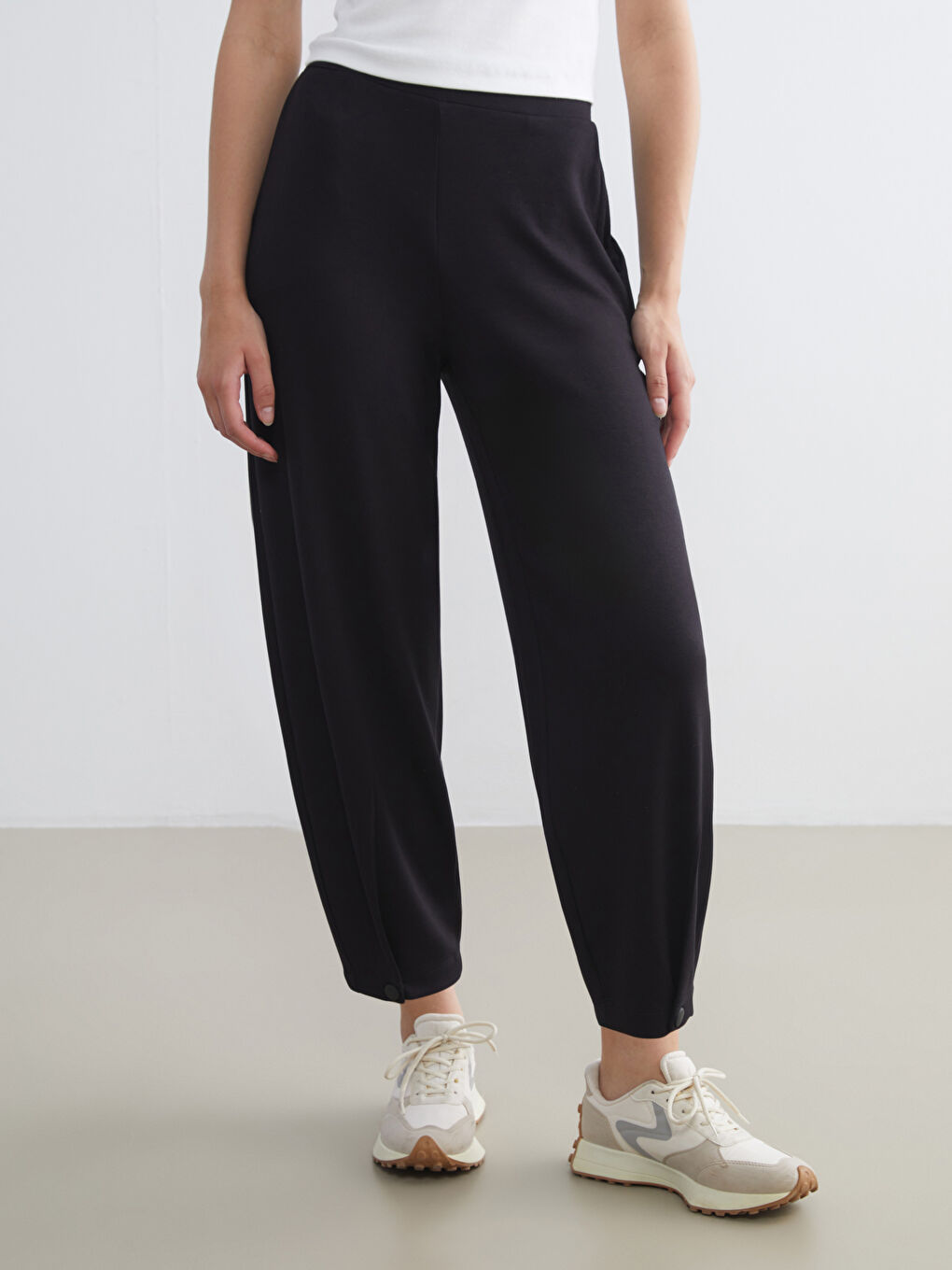 Siyah Beli Lastikli Kadın Eşofman Altı-1