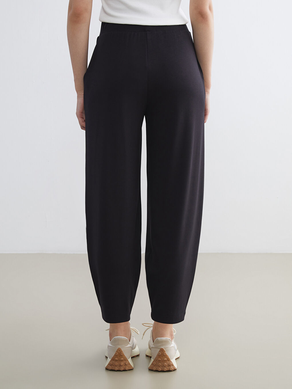 Siyah Beli Lastikli Kadın Eşofman Altı-4