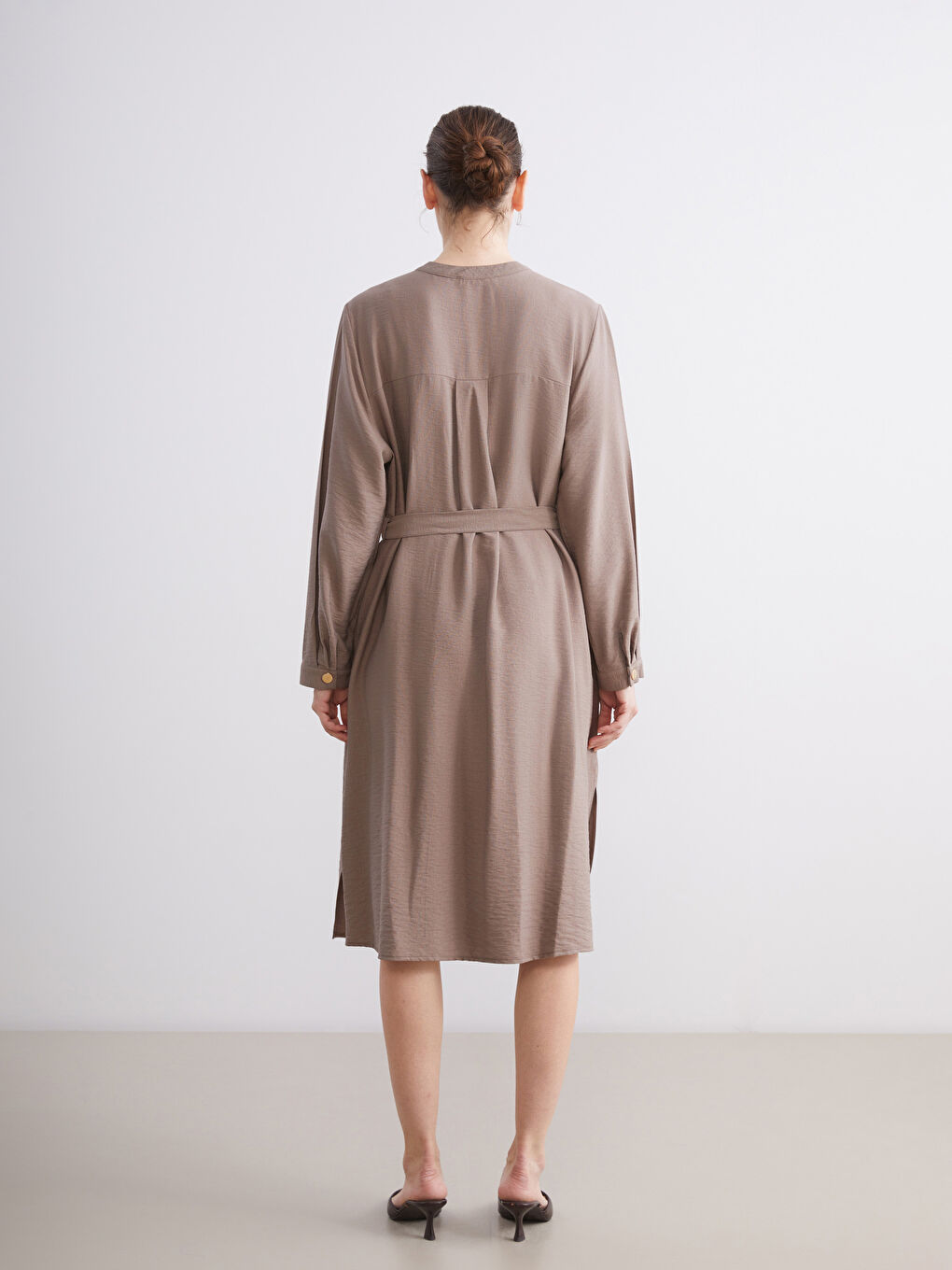 Kahverengi Bisiklet Yaka Keten Görünümlü Gömlek Elbise-3