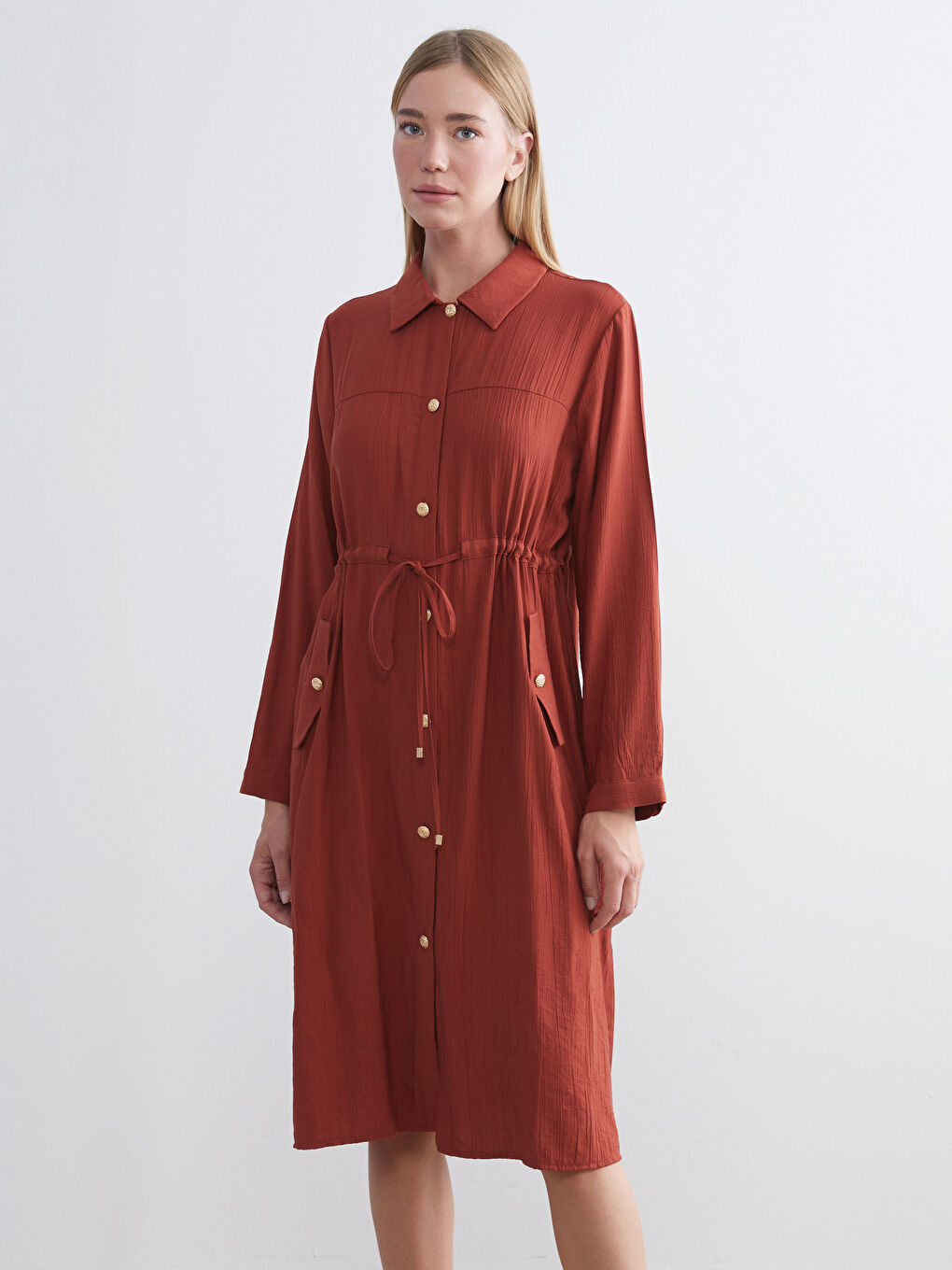 Kahverengi Gömlek Yaka Kadın Ferace-1