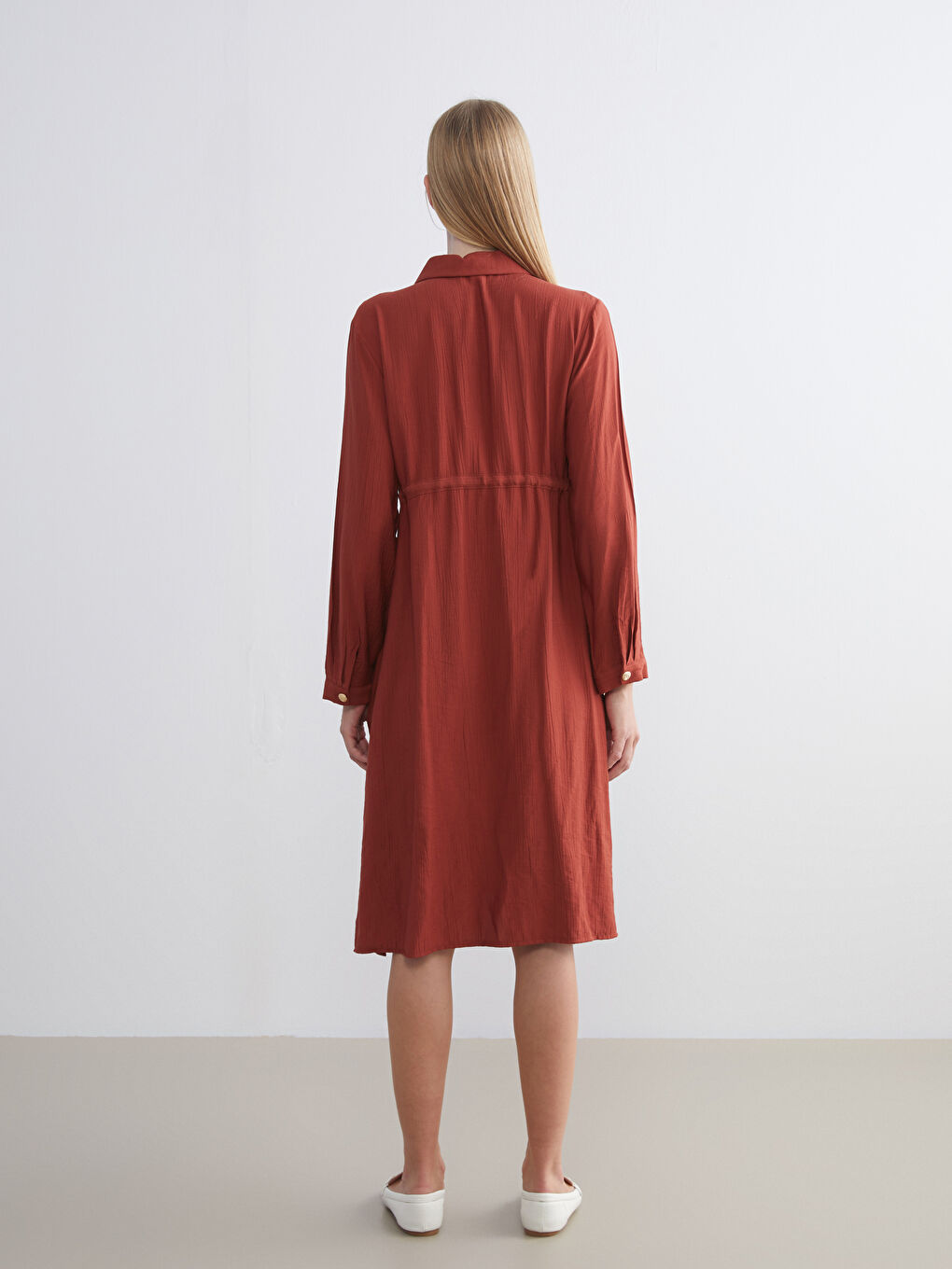 Kahverengi Gömlek Yaka Kadın Ferace-3