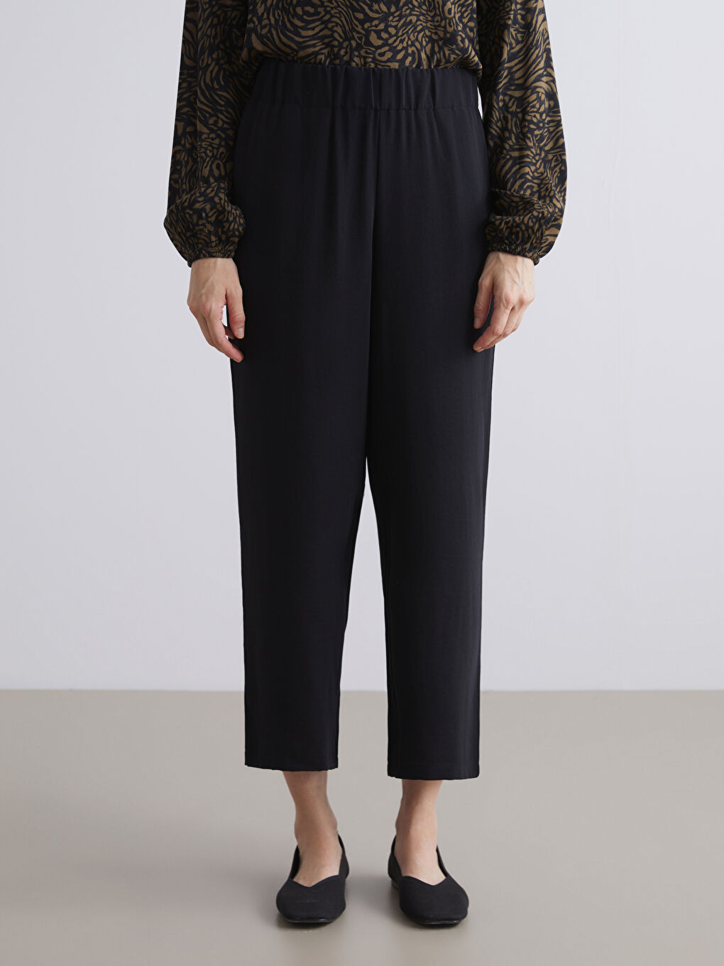 Siyah Beli Lastikli Geniş Paça Kadın Pantolon-1
