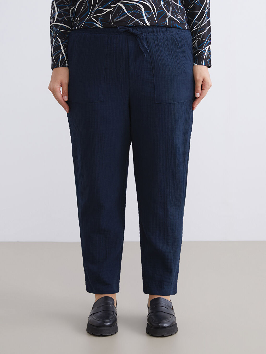 Lacivert Beli Lastikli Dokulu Kadın Pantolon-5