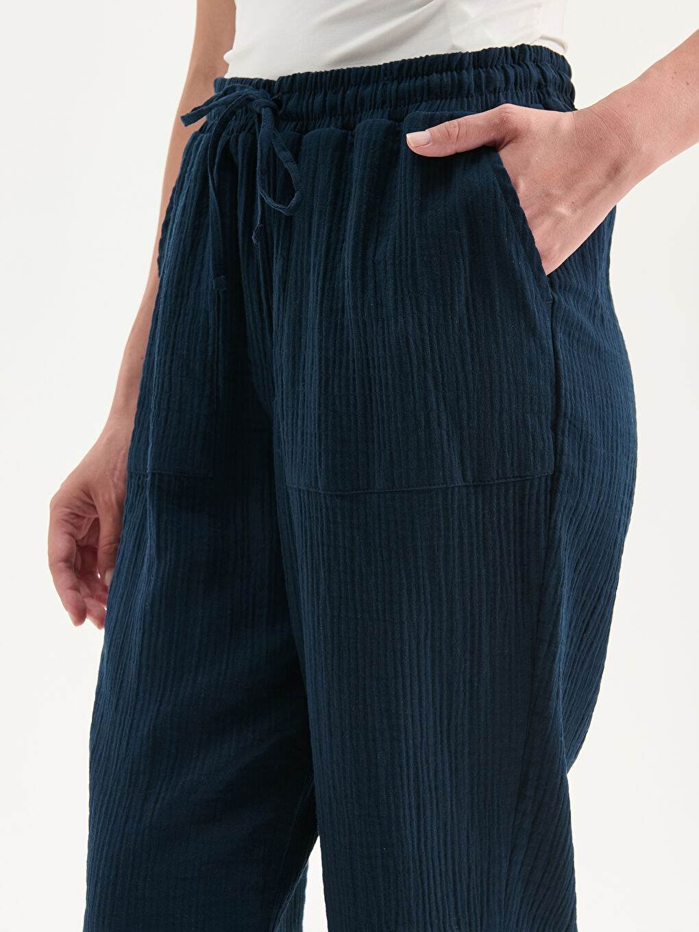 Lacivert Beli Lastikli Dokulu Kadın Pantolon-3