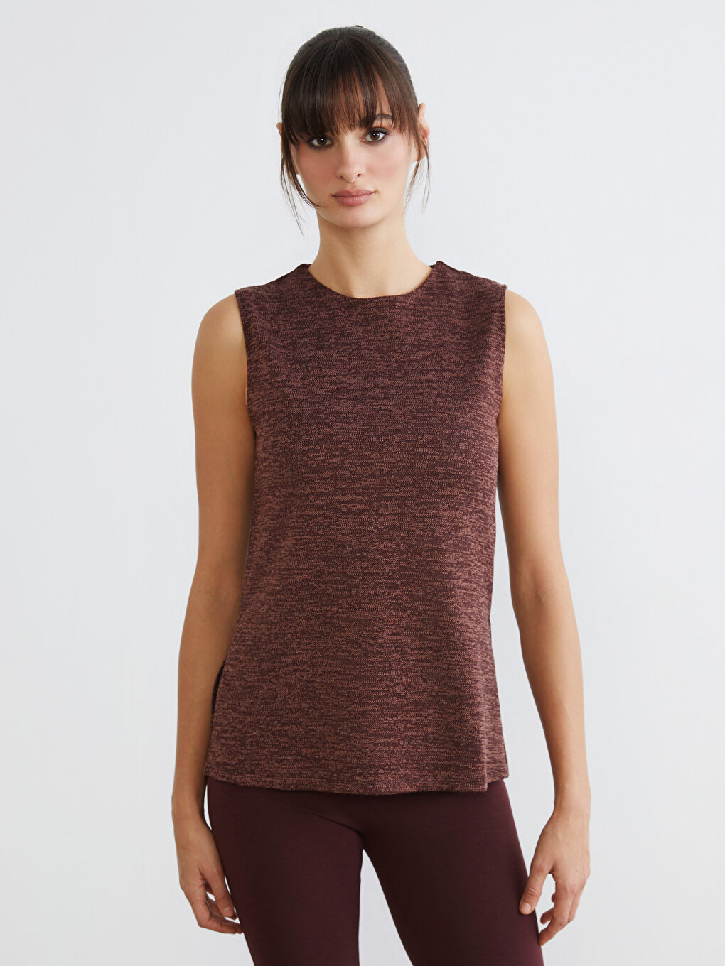 تانك توب بياقة دائرية للسيدات