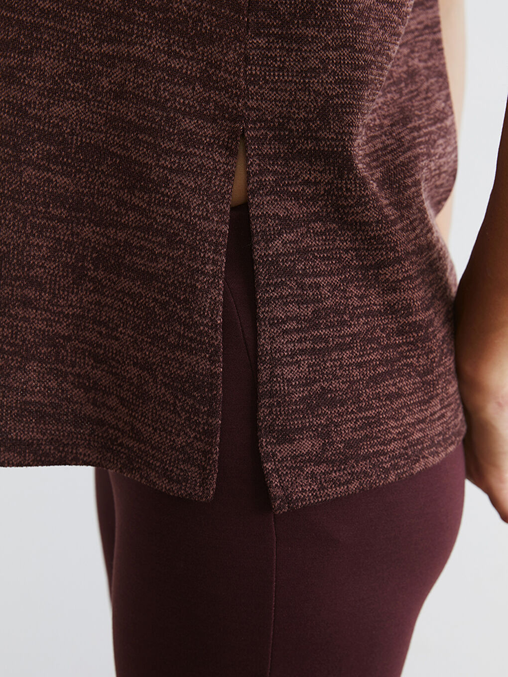 تانك توب بياقة دائرية للسيدات-2