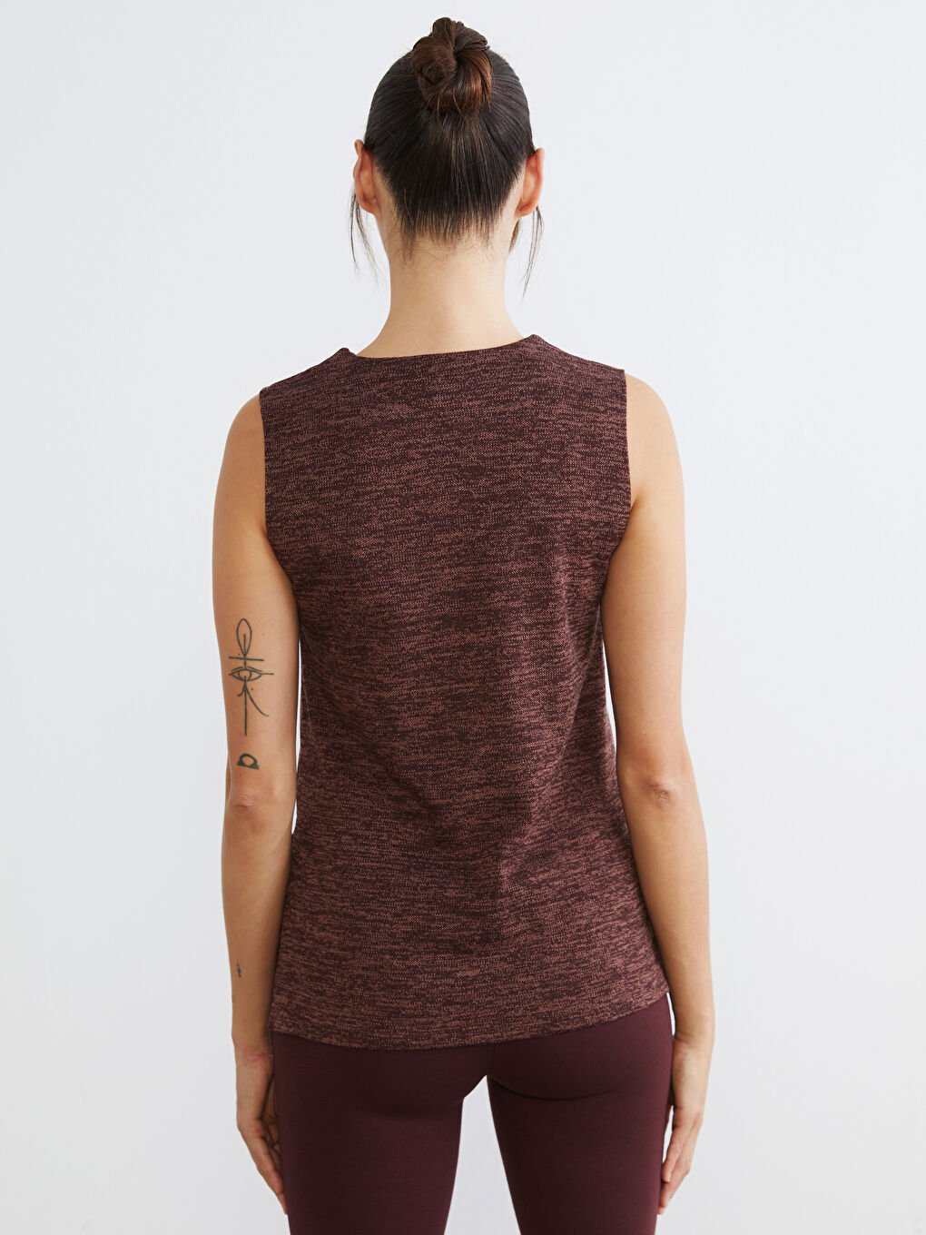 تانك توب بياقة دائرية للسيدات-3