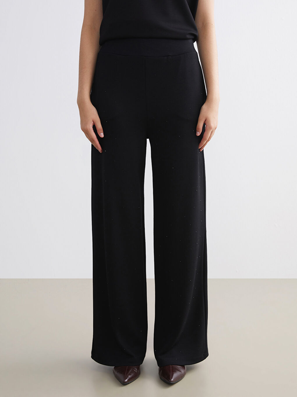 Siyah Beli Lastikli Taşlı Kadın Eşofman Altı-1