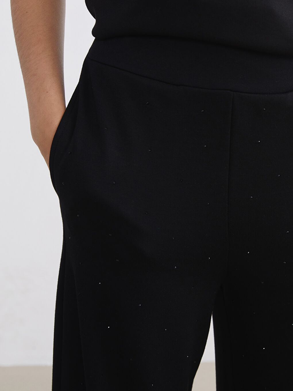 Siyah Beli Lastikli Taşlı Kadın Eşofman Altı-2