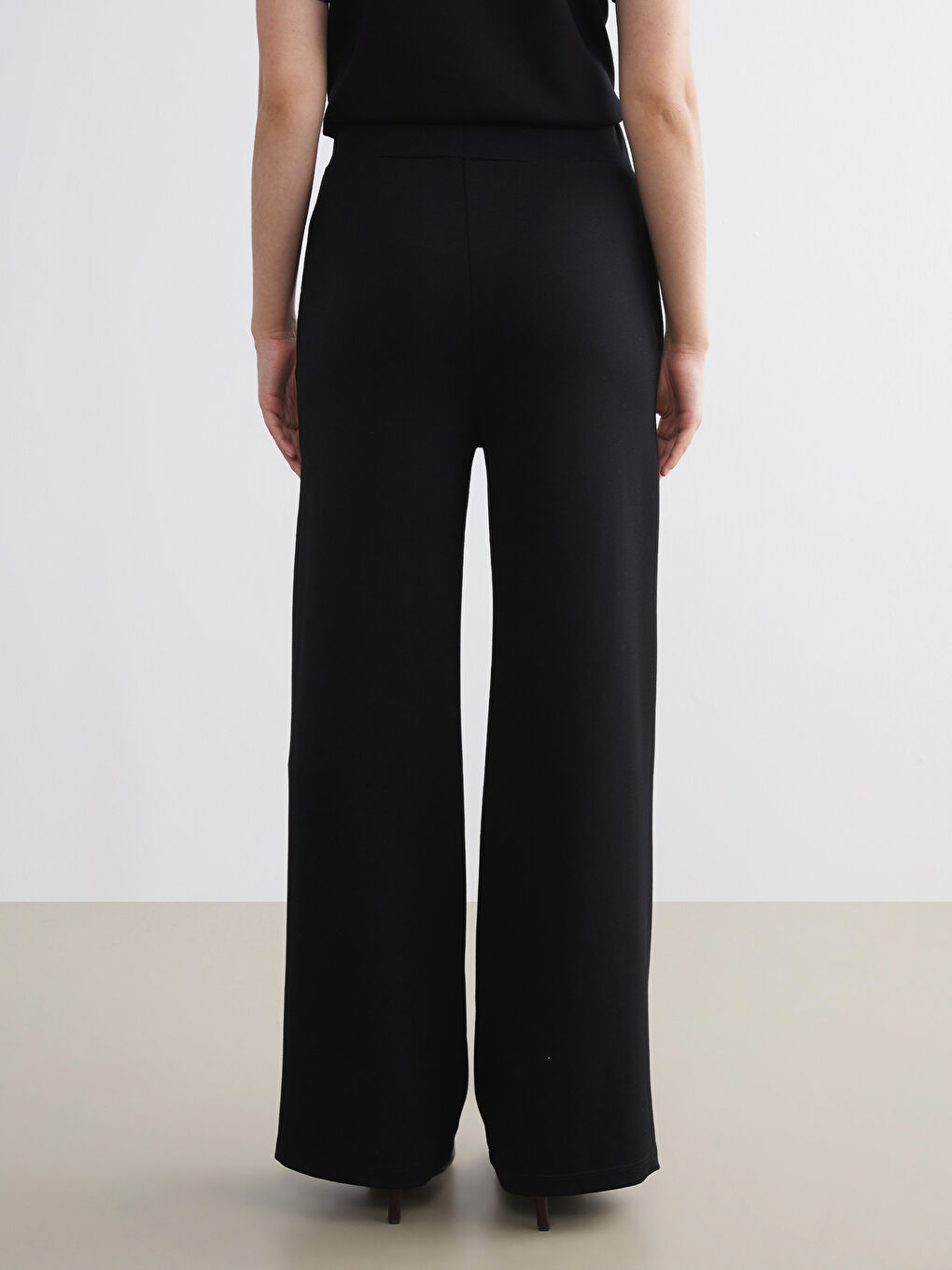 Siyah Beli Lastikli Taşlı Kadın Eşofman Altı-3