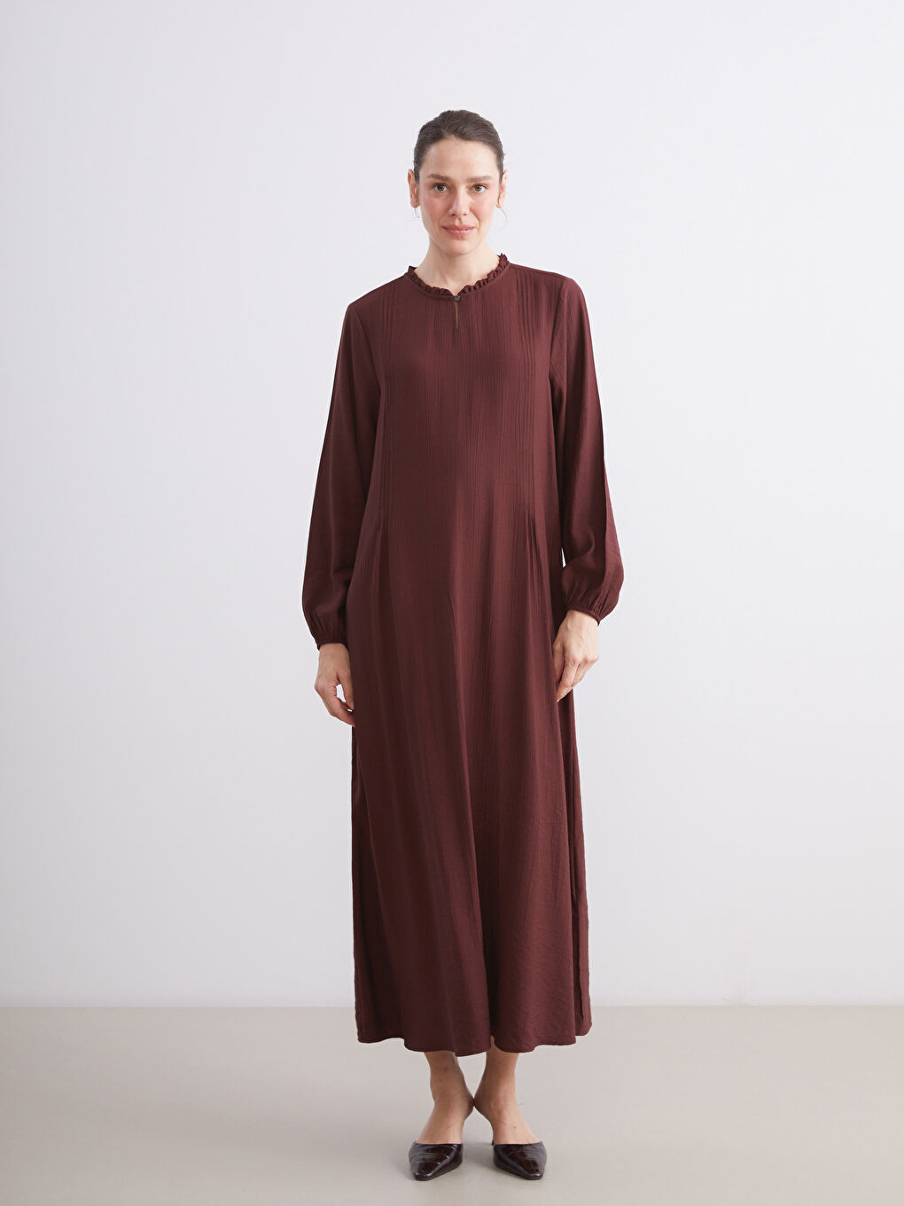 Kahverengi Fırfırlı Bisiklet Yaka Dokulu Elbise