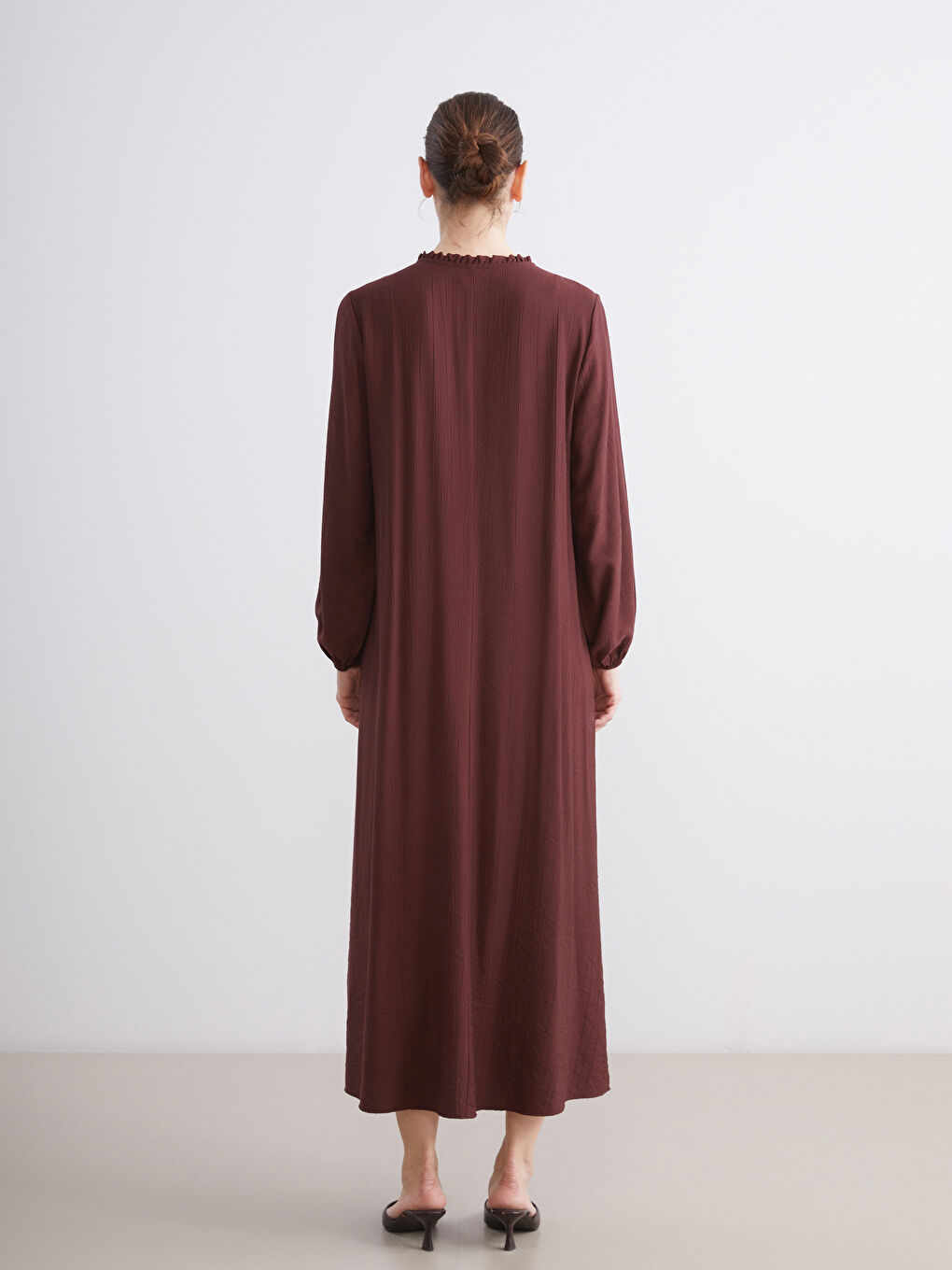 Kahverengi Fırfırlı Bisiklet Yaka Dokulu Elbise-3