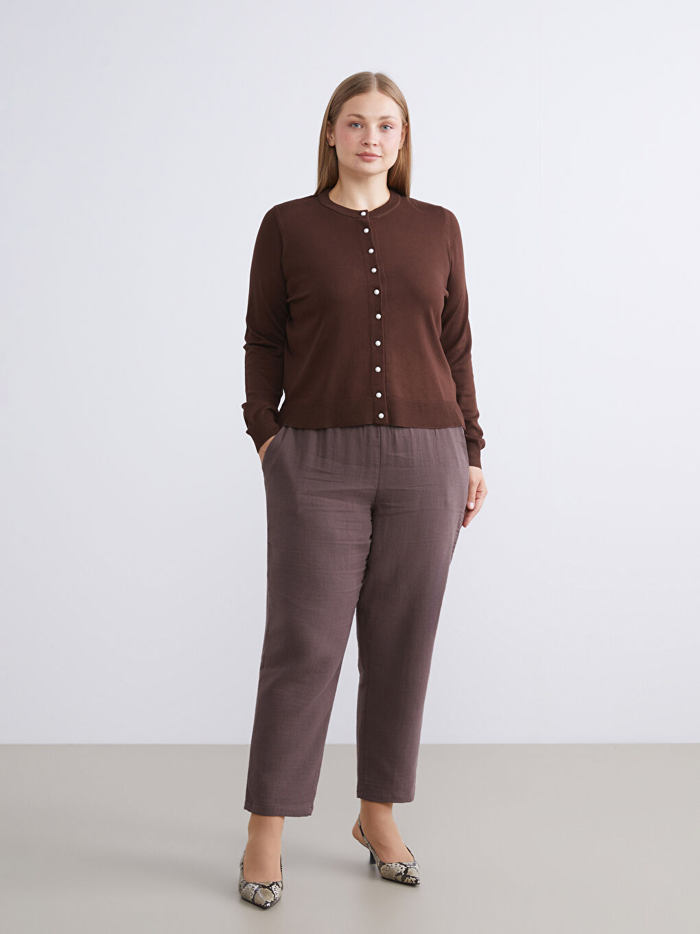 Kahverengi Beli Lastikli Dokulu Müslin Kadın Pantolon-1