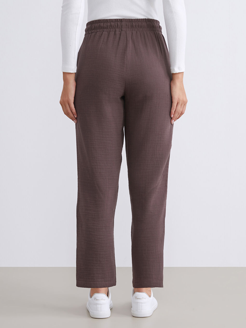Kahverengi Beli Lastikli Dokulu Müslin Kadın Pantolon-4