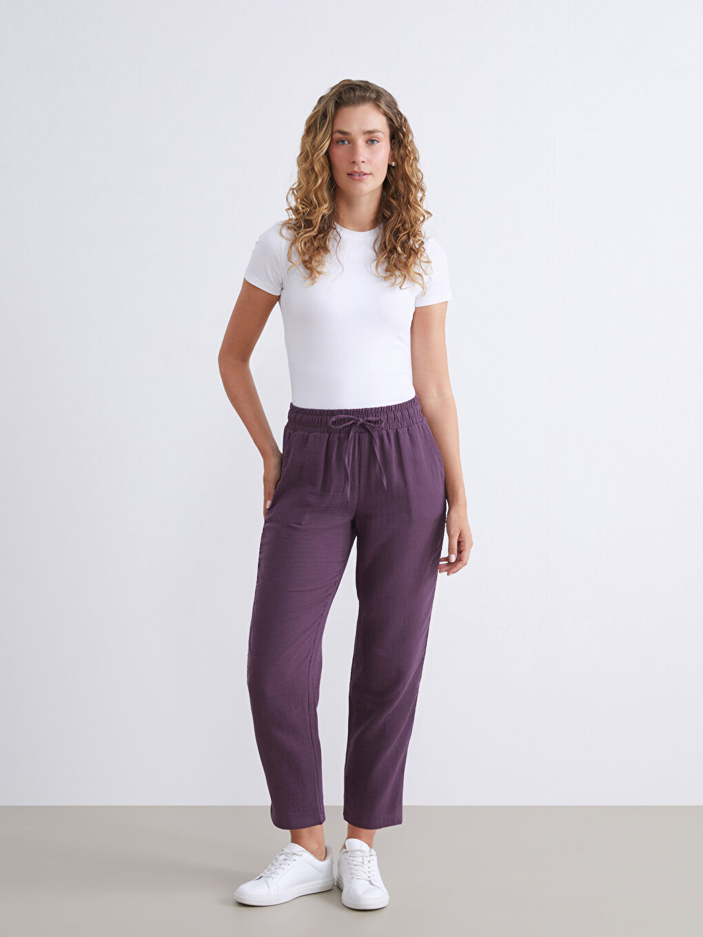 Mor Beli Lastikli Dokulu Müslin Kadın Pantolon
