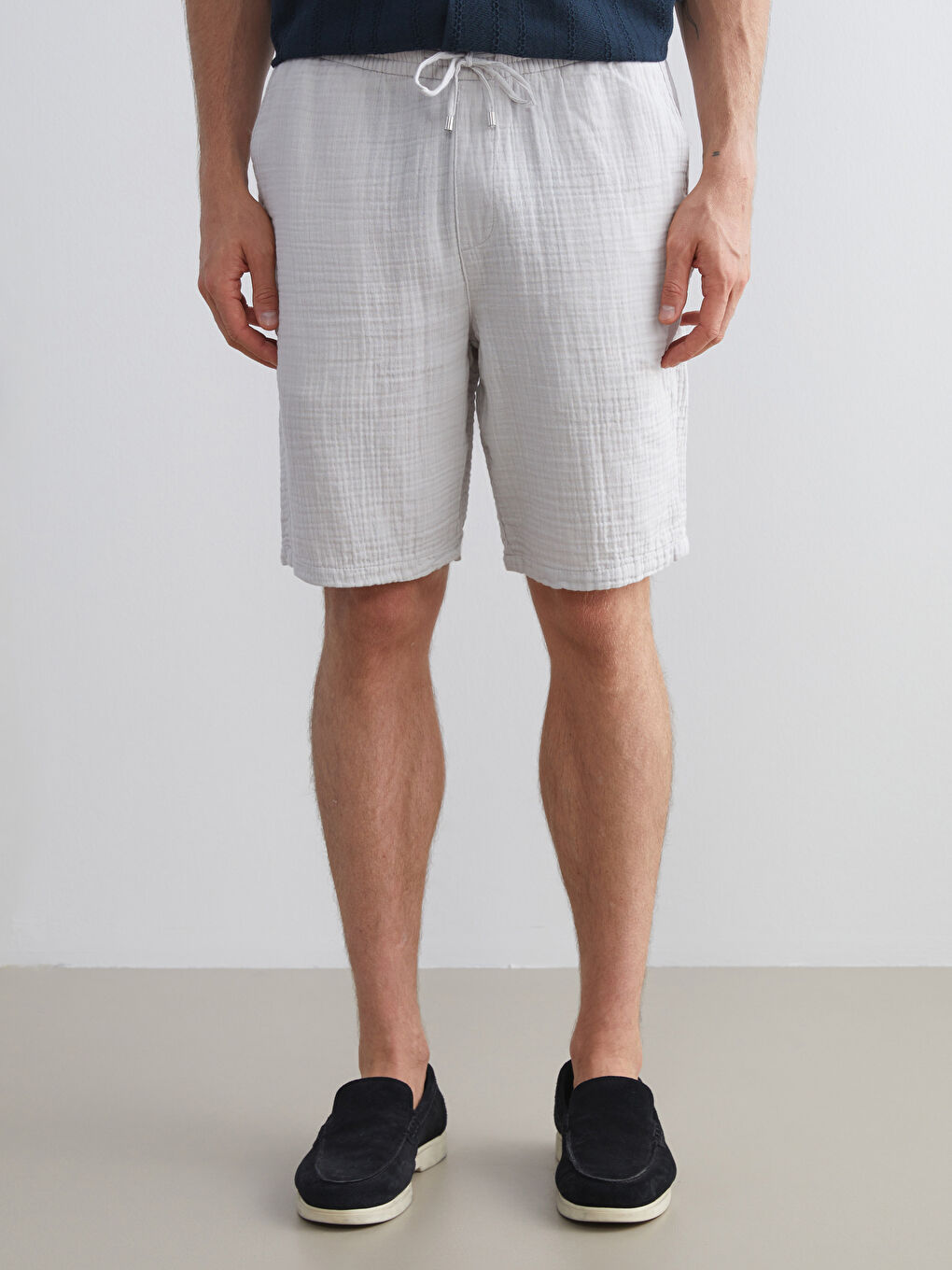 Gri Standart Kalıp Müslin Erkek Şort-1