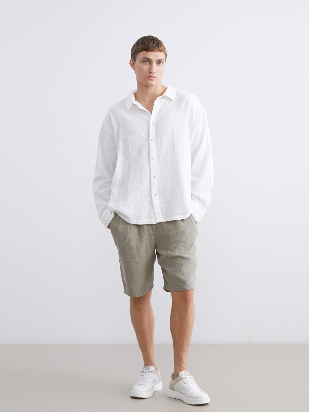 Haki Standart Kalıp Müslin Erkek Şort