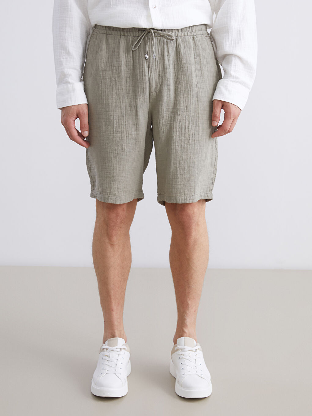 Haki Standart Kalıp Müslin Erkek Şort-1