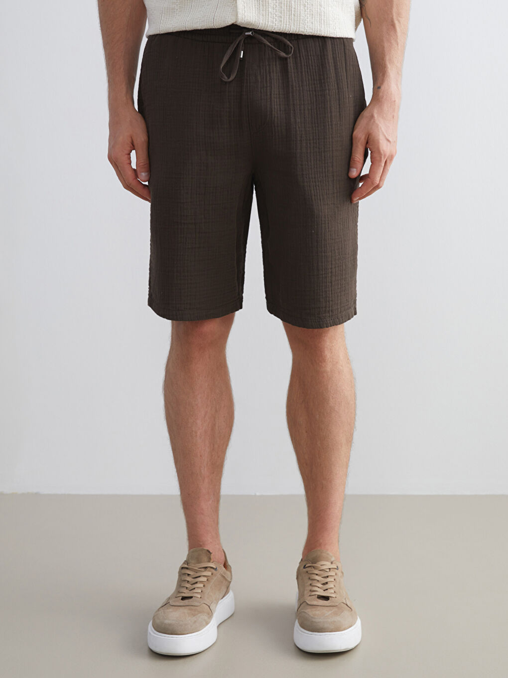 Kahverengi Standart Kalıp Müslin Erkek Şort-1