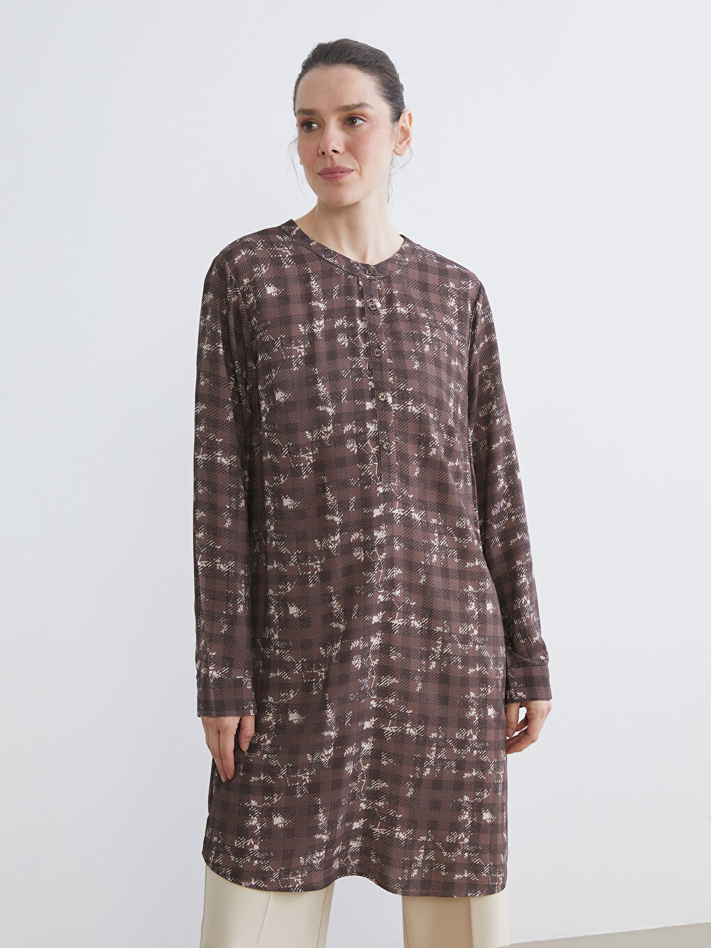 Kahverengi Bisiklet Yaka Etnik Desenli Kadın Tunik-1